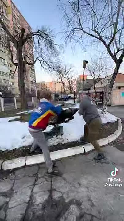 Тем временем на Украине демонтировали Буратино