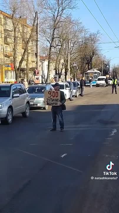 Зеленский заставил всех украинцев молчать минуту каждый день