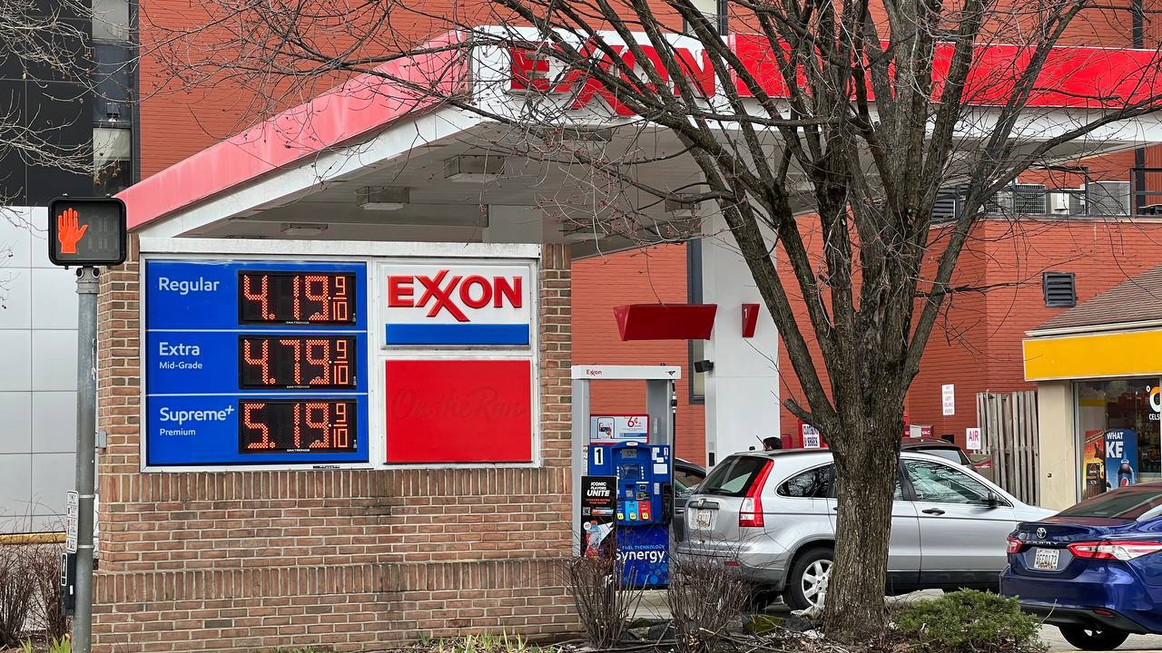 Цены на бензин в Соединенных Штатах продолжают постепенно расти