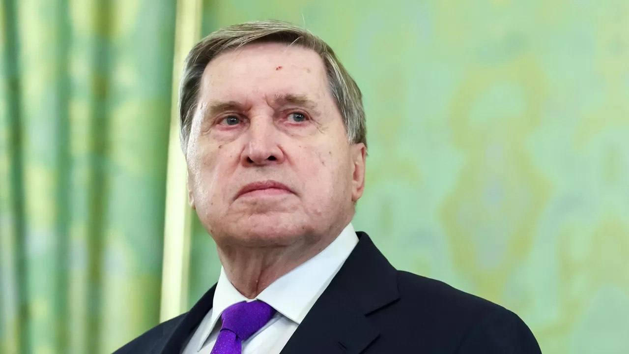 «Идите на ***»: Ушаков в грубой форме отказал советникам Макрона, прилетевшим в Москву обсуждать переговоры по Украине — FT