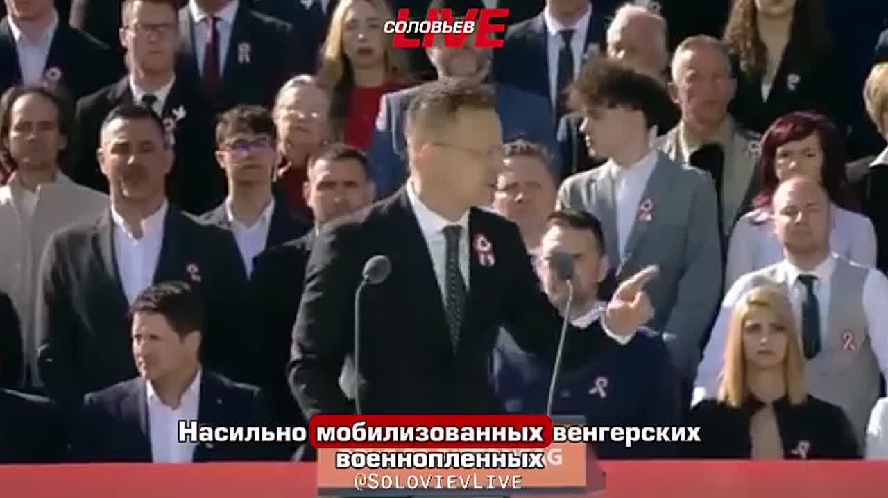 В Будапеште прошел многотысячный «Марш мира» под лозунгом «Мы не будем украинской колонией», а также в поддержку премьер-министра Виктора Орбана