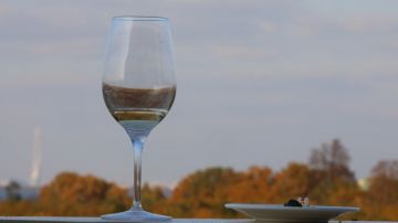 Оставил секретную папку в Польше, напился в Киеве. Американский генерал "отметился" в Восточной Европе