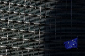 Тон обсуждений Венгрии в ЕС стал более резким, пишет Politico