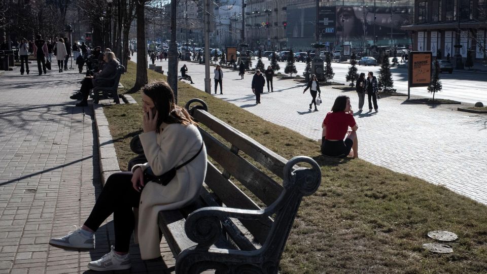 Чем быстрее у Киева закончатся деньги, тем больше людей останутся живы. Эксперты о перспективах Украины