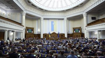 Угрозы Зеленского отправить украинских депутатов на фронт усугубили и без того шаткое положение фракции "Слуга народа", пишет Le Monde