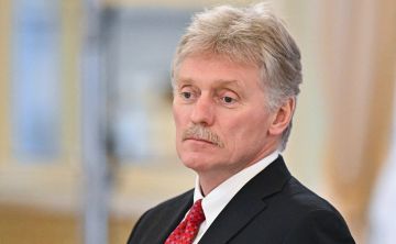 В Кремле опровергли публикацию Financial Times, в которой говорилось о том, что помощник президента Юрий Ушаков якобы в жёсткой форме отказал советникам Эммануэля Макрона в участии в переговорах по Украине