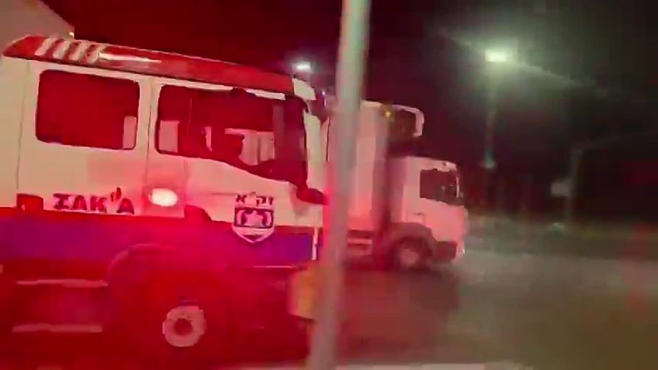 Из Димоны эвакуировали почти 500 человек после удара ракеты