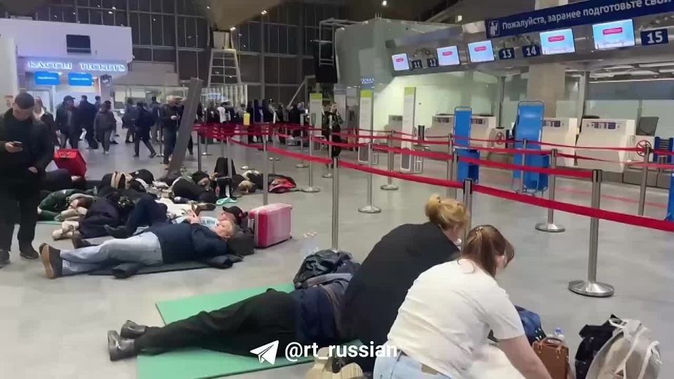 48 рейсов отменено, ещё 50 задержано в Пулково на фоне беспилотной атаки