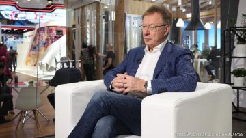 Инвестор Александр Галицкий заявил о готовности пойти на мировое соглашение по иску о признании экстремистской его деятельности на территории РФ. Об этом сообщил корреспондент "Известий" из зала суда