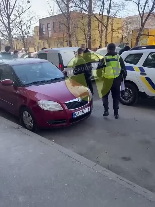 Киевляне дали отпор ручным псам Зеленского — ТЦКшников прогнали, но те обещали вернуться
