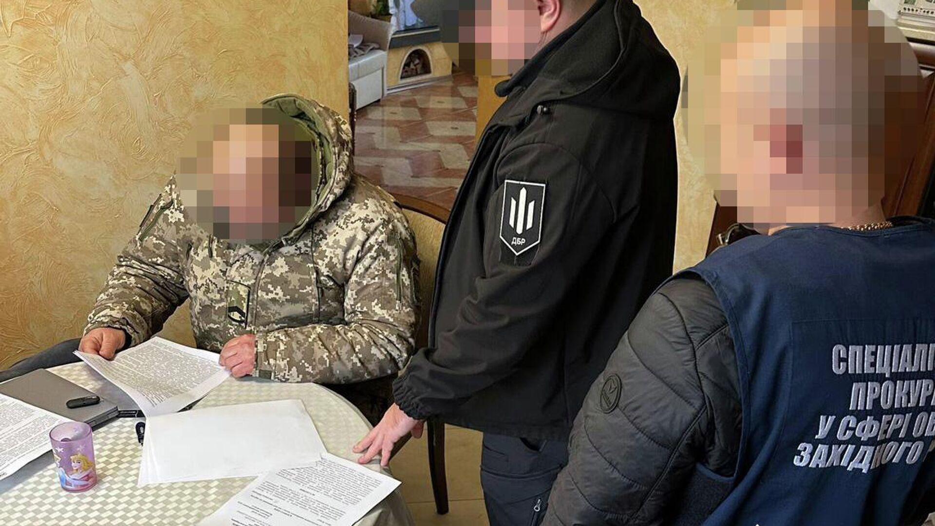 По $10 тыс за голову: украинские пограничники помогли сбежать 158 уклонистам