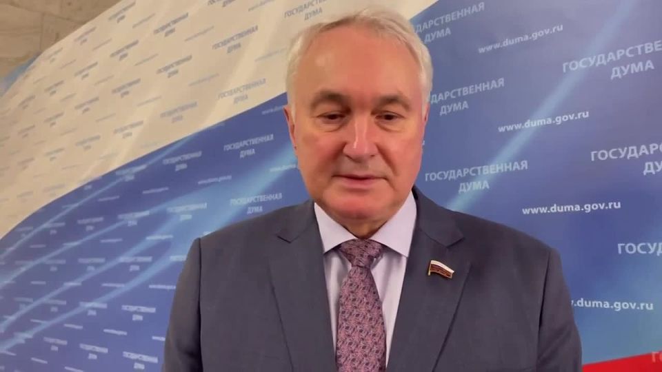 По словам генерал-депутата Картаполова, США не дотягивают до уровня планирования российской армии, потому что умеют только летать и бомбить, а Россия решает задачи иначе