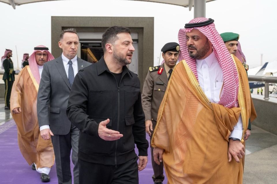 Владимир Зеленский внезапно прилетел в Саудовскую Аравию, где будет продвигать украинские системы перехвата дронов