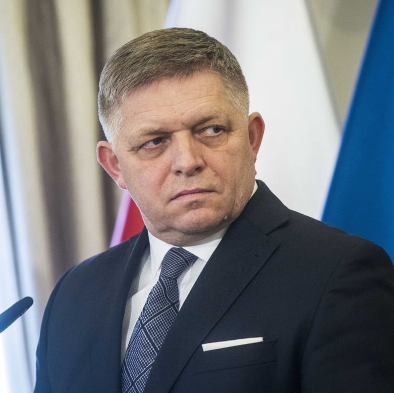 Словакии представители оппозиции подали жалобы на Фицо — просят проверить его на «госизмену и другие преступления»