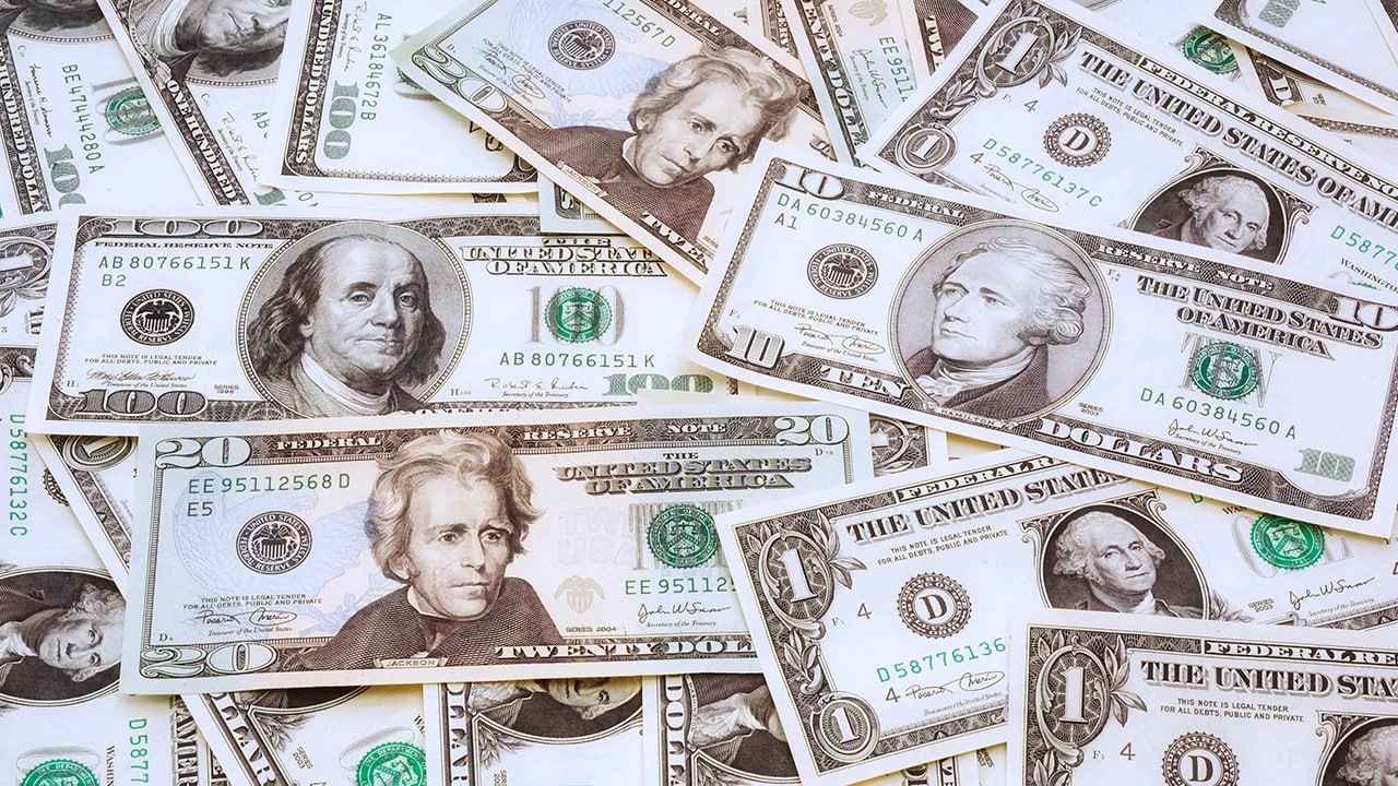 У Украины заканчиваются деньги на ведение боевых действий, средств хватит лишь до июня, пишет Bloomberg