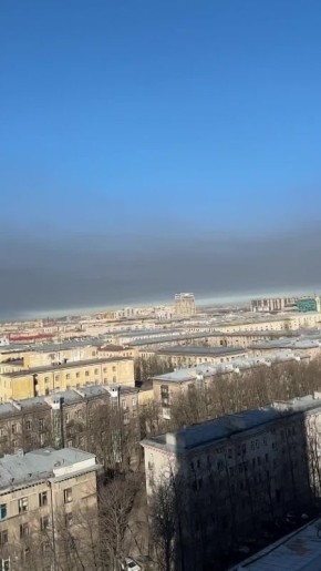 Жители Петербурга делятся фото и видео странной пелены в небе