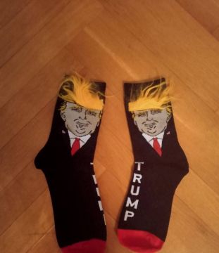 Юрий Баранчик: Сообщают, что конгрессмены США подарили депутатам Госдумы носки с изображением Трампа