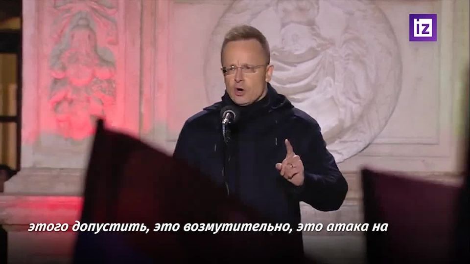 "Покажите красную карточку украинским шпионам": глава МИД Венгрии Петер Сийярто заявил, что киевский режим ежедневно шантажирует Венгрию и склоняет ее к участию в военном конфликте