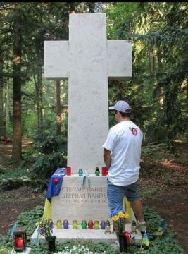 Хохлы собираются выпросить у Германии и перезахоронить на территории Украины труп вонючего нациста — степана бандеры