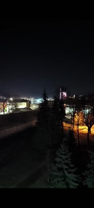 Жители эстонской Нарвы опубликовали видеозаписи, на которых отчётливо слышен гул пролетающих над городом беспилотников