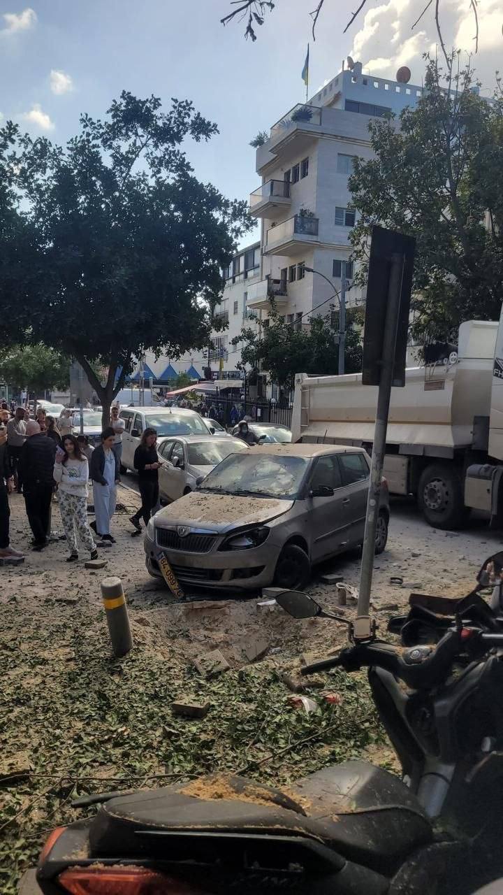 Обломки иранской кассетной ракеты упали примерно в 30 метрах от посольства Украины в Израиле — Сибига