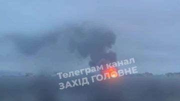 Утреннее небо на Луцком превращается в ночное — дым застилает город