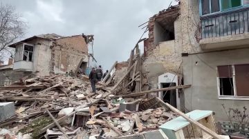 Из-под завалов в Васильевке извлечено тело 12-летнего ребёнка, девочка погибла в результате атаки ВСУ на многоквартирный дом, сообщил губернатор Запорожской области Евгений Балицкий: