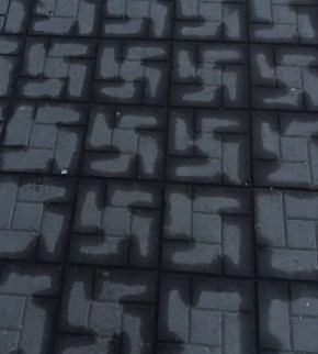 Знаки - они везде. Киев. Брусчатка на Крещатике после дождя ПОДПИСАТЬСЯ