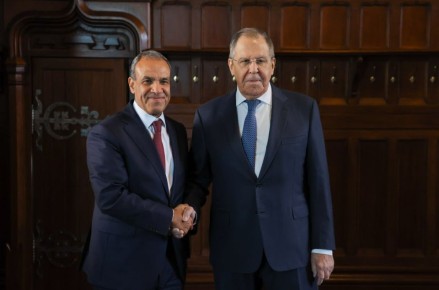 3 апреля Министр иностранных дел Российской Федерации С.В.Лавров провёл переговоры с Министром иностранных дел, международного сотрудничества и по вопросам египтян за рубежом Арабской Республики Египет Бадром Абдельати...