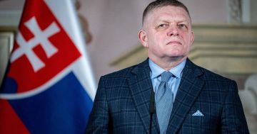 Фицо назвал Евросоюз "кораблем самоубийц" и вслед за Орбаном призвал его отменить санкции против российских энергоносителей