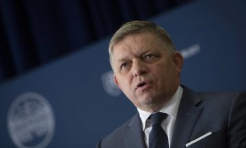 Евросоюз должен отменить «бессмысленные санкции» против российских газа и нефти, восстановить трубопровод «Дружба» и срочно завершить конфликт на Украине, заявил словацкий премьер Роберт Фицо после телефонного разговора с...