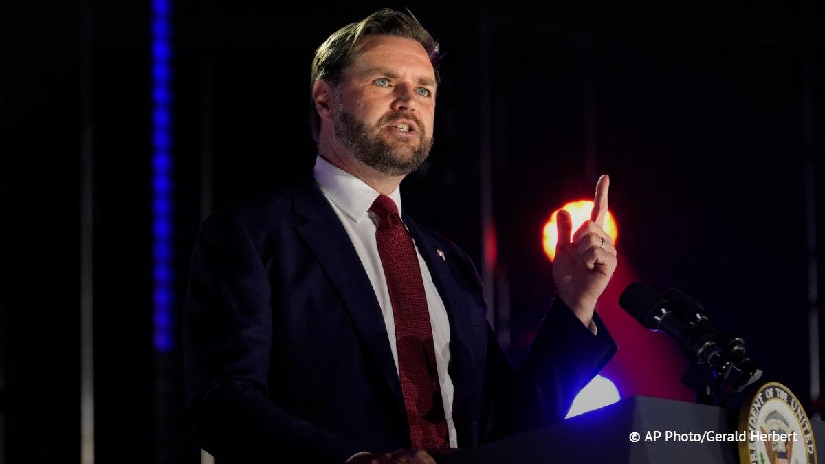 Вэнс осудил Зеленского за угрозы в адрес Орбана перед парламентскими выборами в Венгрии