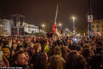 ОБСТАНОВКА В ВЕНГРИИ. Вчера в Будапеште прошёл массовый митинг против Виктора Орбана и его политики