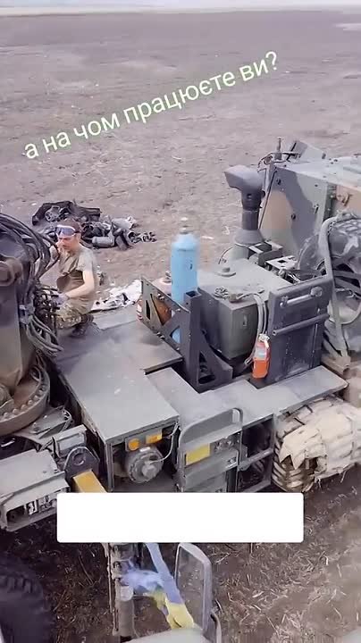 В марте 2026 года был уничтожен довольно интересный образец - бронированный эвакуатор американского производства Oshkosh M1089A1P2 MTV