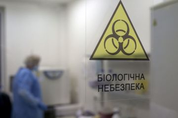 Алексей Журавлев: Все эти лаборатории были объектами Пентагона, что подтверждают соглашения американских военных с Минздравом Украины еще от 2005 года, и украинцев в принципе туда на порог не пускали