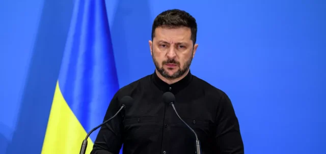 Зеленский продлил военный сбор на Украине на три года