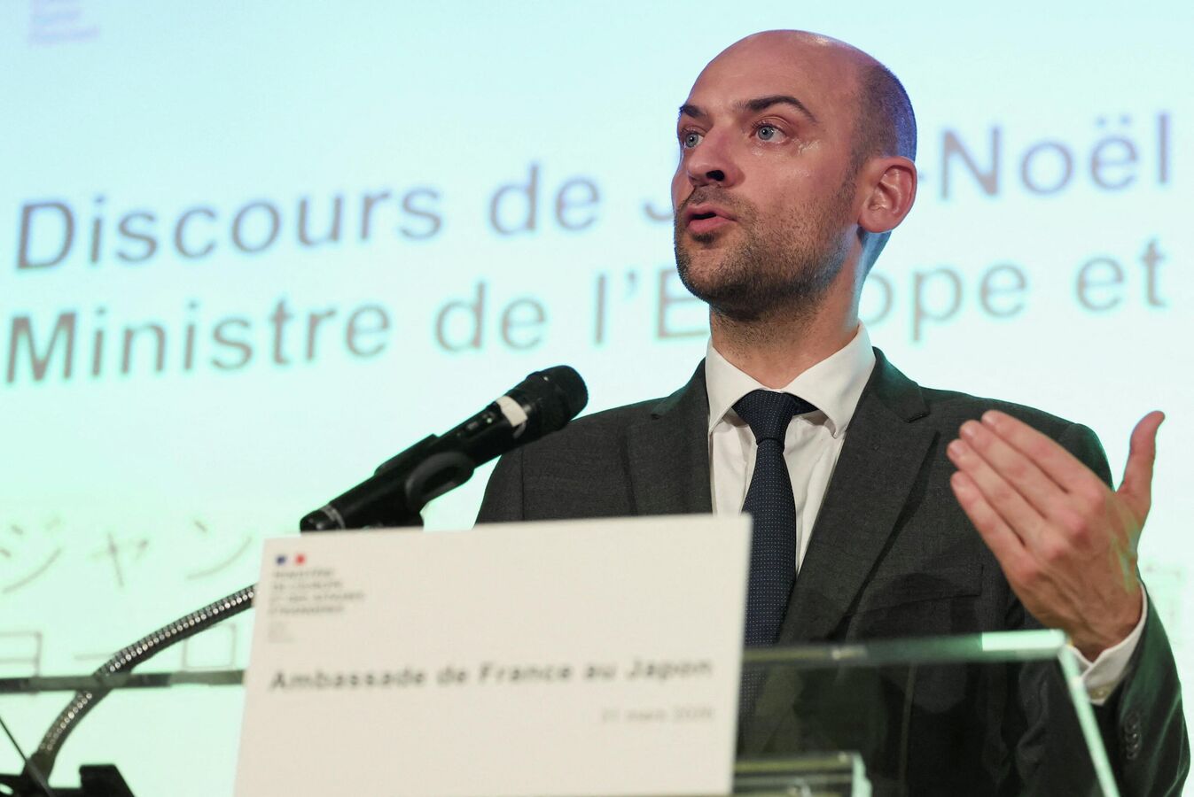 Глава МИД Франции рассказал об ожиданиях Парижа от новых властей в Венгрии