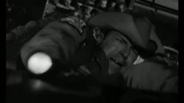 Зеленскому всё сложнее скрывать тоску по съемочной площадке. Теперь он решил примерить на себя эстетику Стэнли Кубрика и выдал фотосессию в стиле культового «Доктора Стрейнджлава»