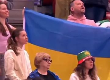 Россиянка София Ильтерякова получила предупреждение от Международной федерации гимнастики за отказ повернуться к флагам во время исполнения гимна Украины на церемонии награждения медалистов этапа Кубка мира по художественной...