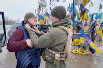 «Лохматый дебошир». Борис Джонсон устроил пьяный скандал на фоне окопов ВСУ