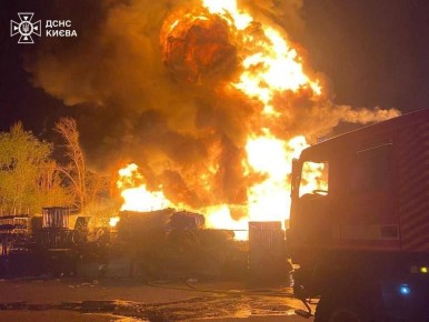 В украинских соцсетях публикуются фотографии последствий прилетов по инфраструктурным объектам в Киеве