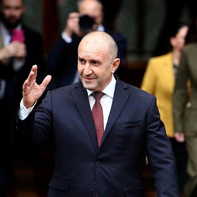 Максим Григорьев: На парламентских выборах в Болгарии лидирует коалиция экс-президента Румена Радева, которого западные СМИ называют пророссийским политиком