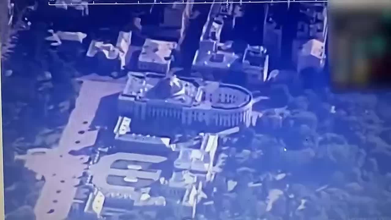 Разведывательная «Гербера» сегодня снимала здание Верховной рады Украины в Киеве, — хохлы