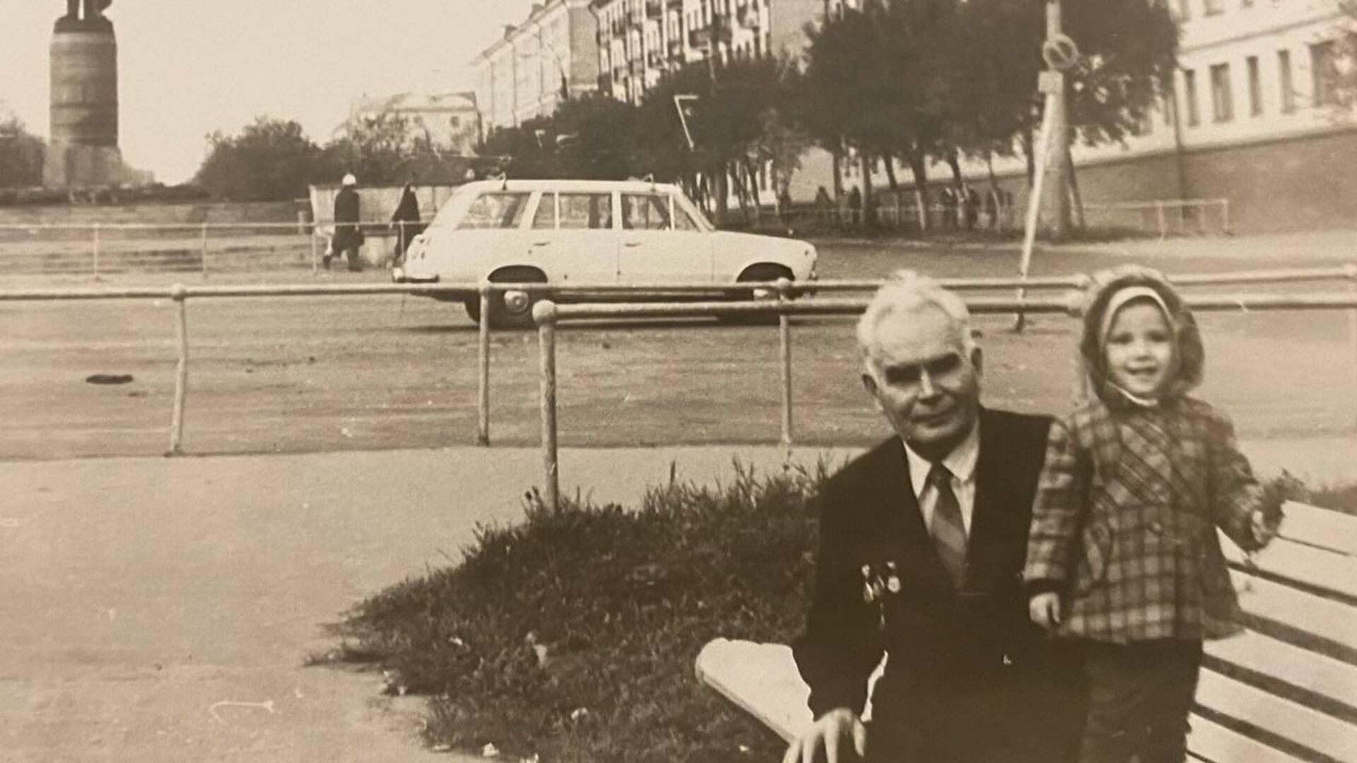 Бессмертный полк Украина.ру. "Мы спускались на парашютах и сразу закапывались в снег"