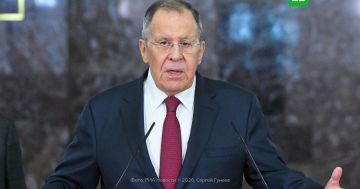 Лавров назвал Зеленского комедиантом, который пытается играть в трагедию