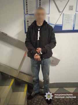 Во Львове мужчина взял в заложницы 13-летнюю девочку, когда увидел сотрудников ТЦК