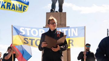 Юлия Витязева: Стесняюсь спросить, а на этой планете остались места, куда еще не проникли зло@бучие хохлы? Или они, как тараканы, расползлись уже везде?