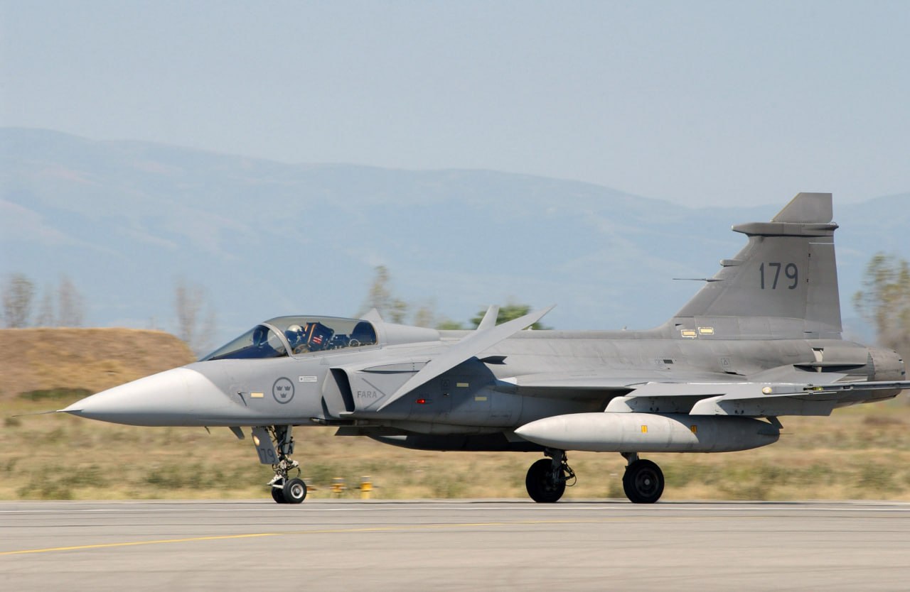 Украина ожидает поставки Швецией истребителей Gripen