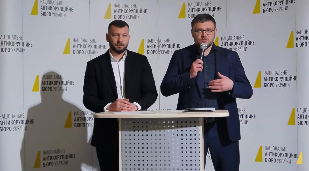 Оперативникам НАБУ, которые расследуют коррупционные схемы в энергетике и армии Украины, угрожают мобилизацией сотрудники СБУ, заявил Семён Кривонос