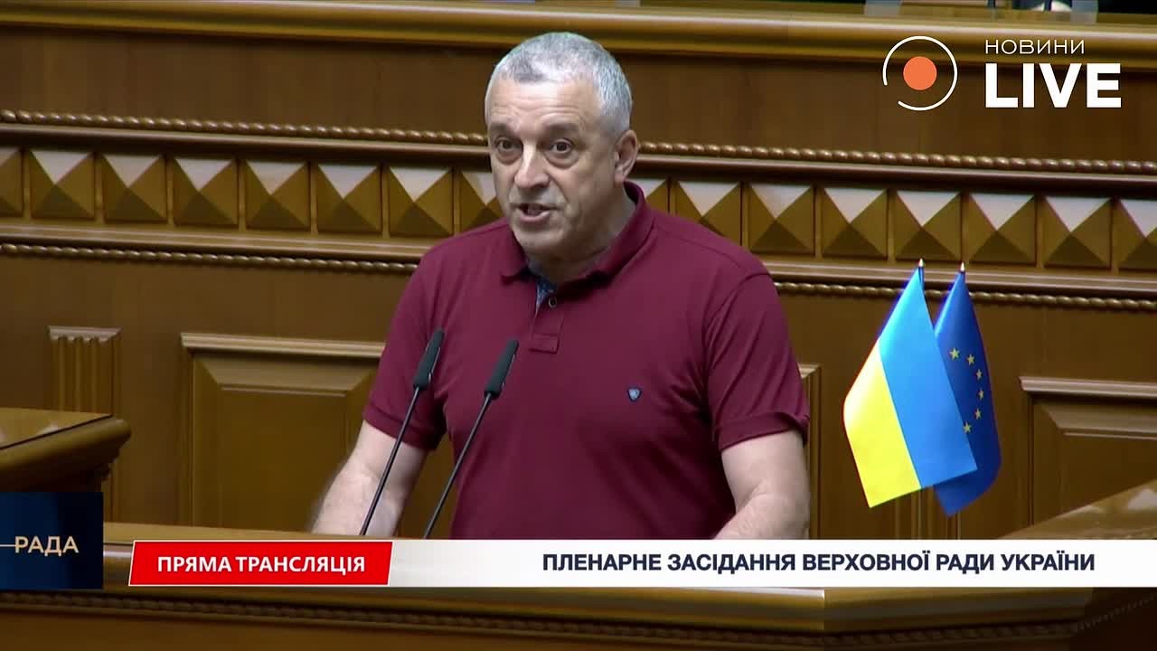 В Черновцах, по словам укронардепа Мазурашу, около 50 строителей «спасли» от работы сотрудники МЧС